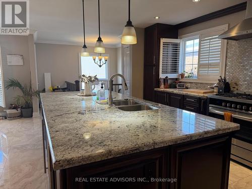 17 Agincourt Road, Vaughan, ON - Indoor Photo Showing Kitchen With Double Sink With Upgraded Kitchen