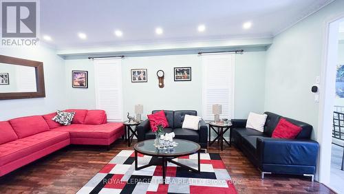 121 Ashdale Road, Brampton, ON - Indoor Photo Showing Living Room