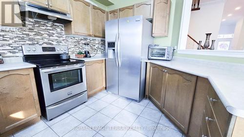 121 Ashdale Road, Brampton, ON - Indoor Photo Showing Kitchen