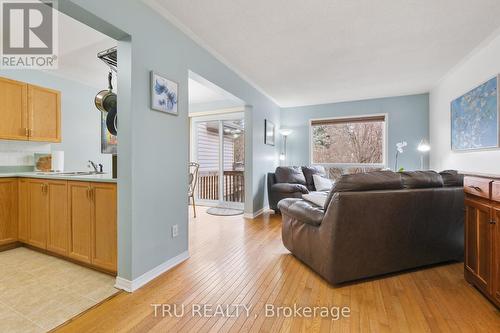 4323 Sunwood Crescent, Ottawa, ON - Indoor Photo Showing Living Room