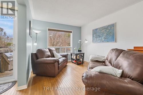 4323 Sunwood Crescent, Ottawa, ON - Indoor Photo Showing Living Room