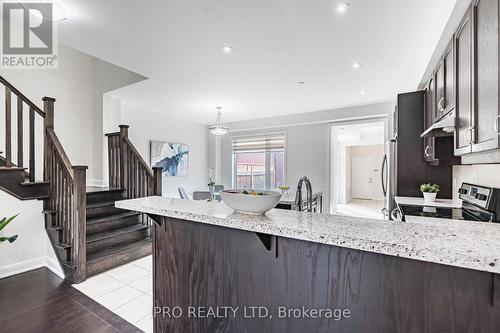 8 Military Crescent, Brampton, ON - Indoor Photo Showing Kitchen With Upgraded Kitchen