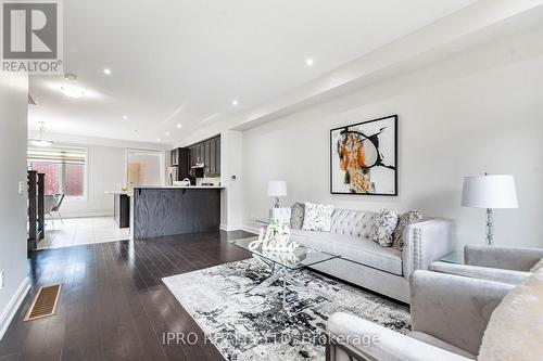 8 Military Crescent, Brampton, ON - Indoor Photo Showing Living Room