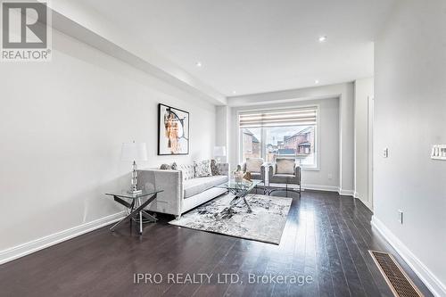 8 Military Crescent, Brampton, ON - Indoor Photo Showing Living Room