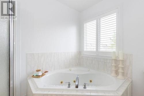 1556 Green Gables Road, London, ON - Indoor Photo Showing Bathroom