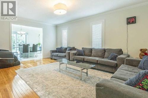 1556 Green Gables Road, London, ON - Indoor Photo Showing Living Room