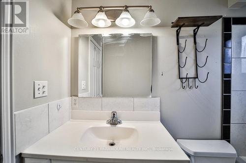 23 Hope Street N, Brighton, ON - Indoor Photo Showing Bathroom