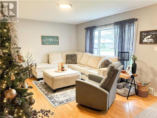 157 Huron Street E, Exeter, ON - Indoor Photo Showing Living Room