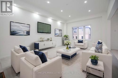 15 Hitchman Street, Brant, ON - Indoor Photo Showing Living Room