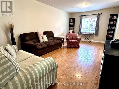 509 Alberta Avenue, Woodstock (Woodstock - South), ON - Indoor Photo Showing Living Room