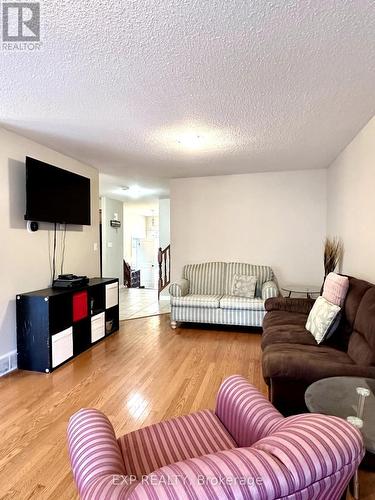 509 Alberta Avenue, Woodstock (Woodstock - South), ON - Indoor Photo Showing Living Room