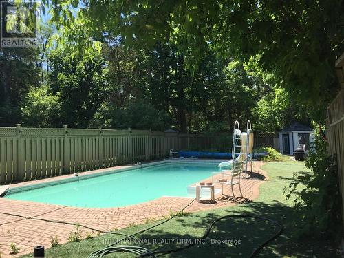 276 Sheridan Court, Newmarket, ON - Outdoor With In Ground Pool With Backyard