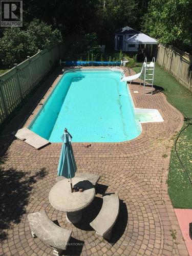 276 Sheridan Court, Newmarket, ON - Outdoor With In Ground Pool With Backyard