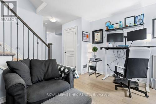 39 Durksen Drive, St. Catharines, ON - Indoor Photo Showing Living Room