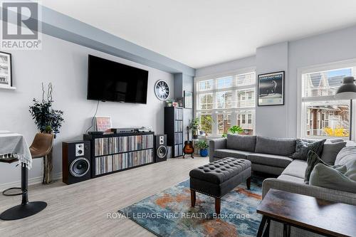 39 Durksen Drive, St. Catharines, ON - Indoor Photo Showing Living Room