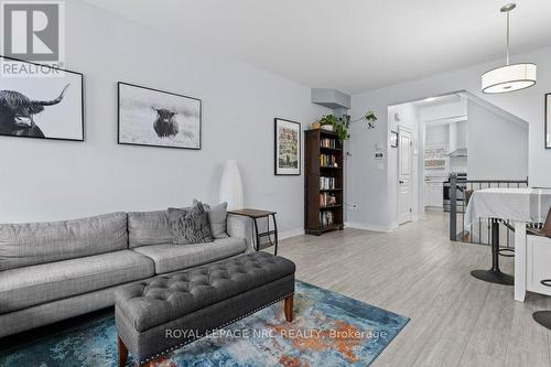 39 Durksen Drive, St. Catharines, ON - Indoor Photo Showing Living Room