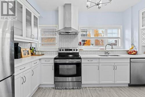 39 Durksen Drive, St. Catharines, ON - Indoor Photo Showing Kitchen With Double Sink