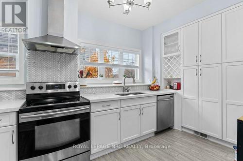 39 Durksen Drive, St. Catharines, ON - Indoor Photo Showing Kitchen With Double Sink