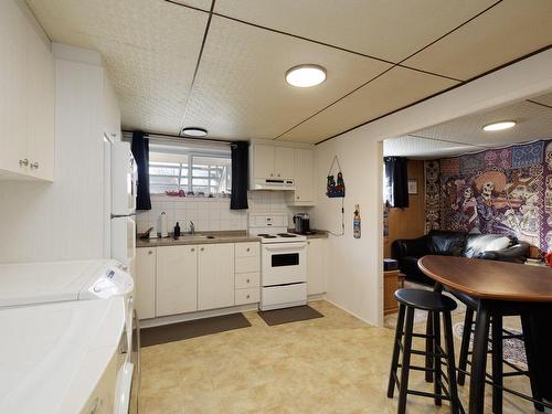 Kitchen - 332Z Rue Des Érables, Salaberry-De-Valleyfield, QC - Indoor Photo Showing Laundry Room