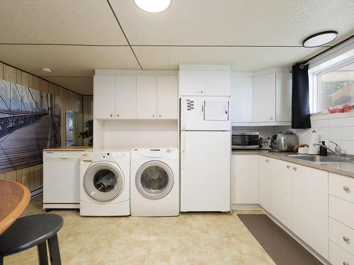 Kitchen - 332Z Rue Des Érables, Salaberry-De-Valleyfield, QC - Indoor Photo Showing Laundry Room