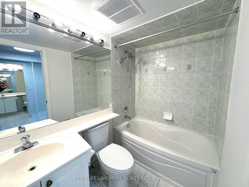 511 - 18 Sommerset Way, Toronto, ON - Indoor Photo Showing Bathroom