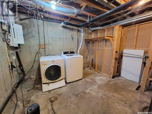 1481 109Th Street, North Battleford, SK - Indoor Photo Showing Laundry Room