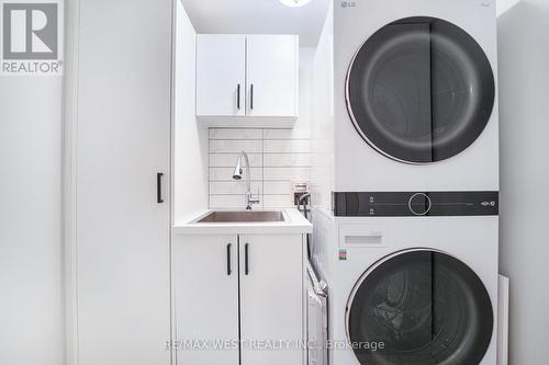 203 - 2502 Rutherford Road, Vaughan, ON - Indoor Photo Showing Laundry Room