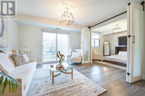 203 - 2502 Rutherford Road, Vaughan, ON - Indoor Photo Showing Living Room