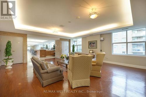 203 - 2502 Rutherford Road, Vaughan, ON - Indoor