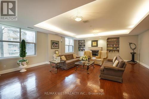 203 - 2502 Rutherford Road, Vaughan, ON - Indoor Photo Showing Living Room