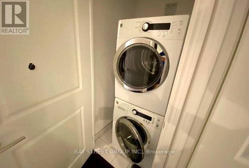 1806 - 386 Yonge Street, Toronto, ON - Indoor Photo Showing Laundry Room