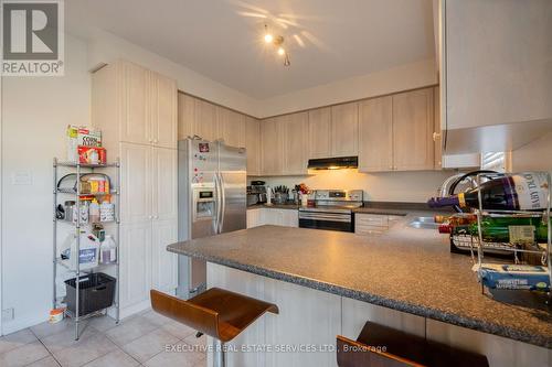 13 Percy Gate, Brampton, ON - Indoor Photo Showing Kitchen