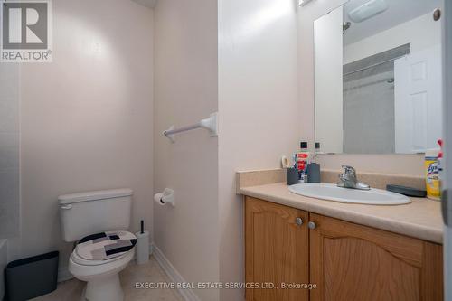 13 Percy Gate, Brampton, ON - Indoor Photo Showing Bathroom