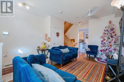 13 Percy Gate, Brampton, ON - Indoor Photo Showing Living Room