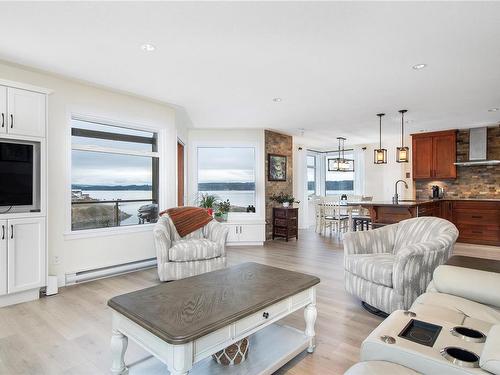 3401-27 Island Hwy South, Campbell River, BC - Indoor Photo Showing Living Room