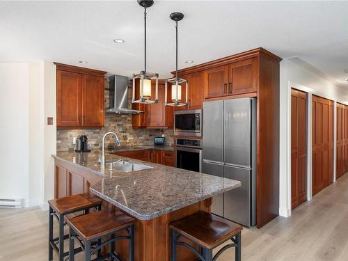 3401-27 Island Hwy South, Campbell River, BC - Indoor Photo Showing Kitchen With Stainless Steel Kitchen With Double Sink