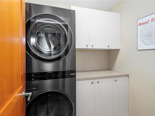 3401-27 Island Hwy South, Campbell River, BC - Indoor Photo Showing Laundry Room