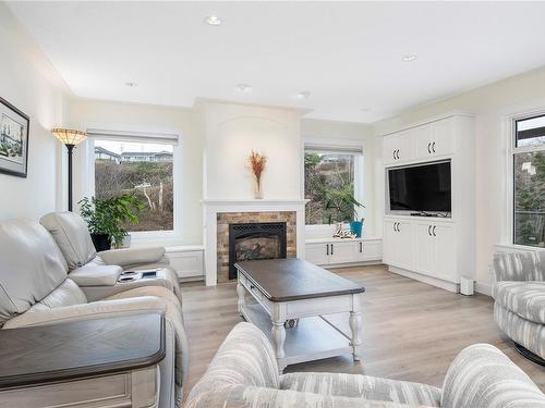 3401-27 Island Hwy South, Campbell River, BC - Indoor Photo Showing Living Room With Fireplace