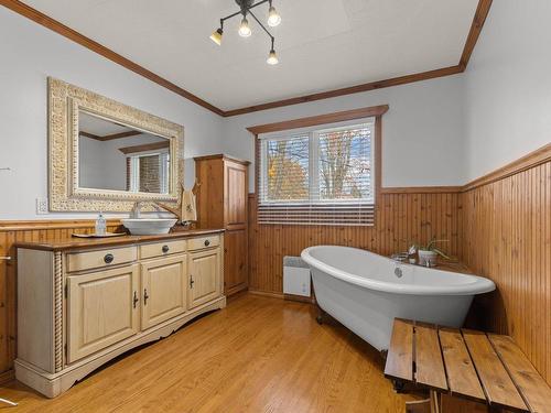 Ensuite bathroom - 737 Rg Chartier, Mont-Saint-Grégoire, QC - Indoor Photo Showing Bathroom