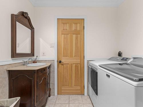 Powder room - 737 Rg Chartier, Mont-Saint-Grégoire, QC - Indoor Photo Showing Laundry Room