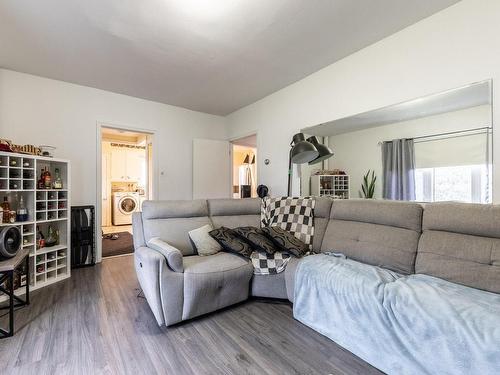 Salon - 40 Rue Cousins N., Saint-Jean-Sur-Richelieu, QC - Indoor Photo Showing Living Room