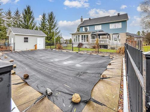 Pool - 81 Rue Robert, Mont-Saint-Grégoire, QC - Outdoor