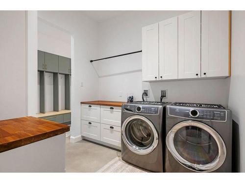 Salle de lavage - 15981 Ch. Victor, Mirabel, QC - Indoor Photo Showing Laundry Room