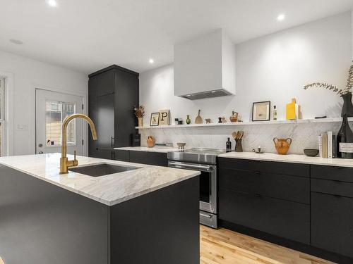 Kitchen - 5074 Rue Ste-Clotilde, Montréal (Le Sud-Ouest), QC - Indoor Photo Showing Kitchen With Upgraded Kitchen