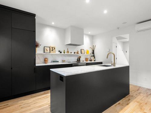 Kitchen - 5074 Rue Ste-Clotilde, Montréal (Le Sud-Ouest), QC - Indoor Photo Showing Kitchen With Upgraded Kitchen