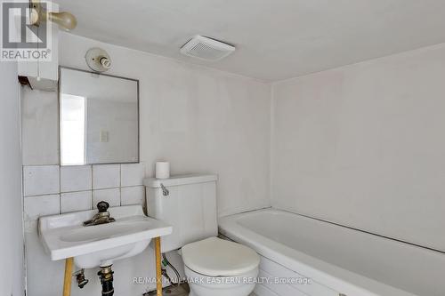 32 Lafayette Avenue, Peterborough (Otonabee), ON - Indoor Photo Showing Bathroom