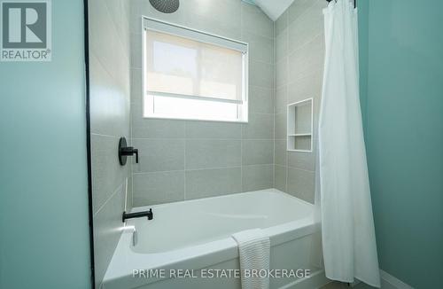 11 Eilber Street, Lambton Shores (Grand Bend), ON - Indoor Photo Showing Bathroom