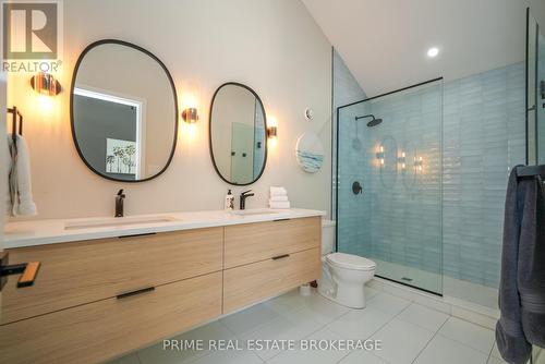 11 Eilber Street, Lambton Shores (Grand Bend), ON - Indoor Photo Showing Bathroom