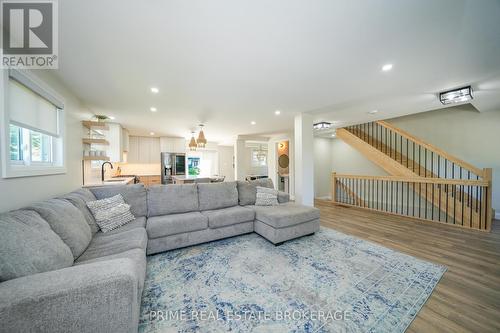 11 Eilber Street, Lambton Shores (Grand Bend), ON - Indoor Photo Showing Living Room