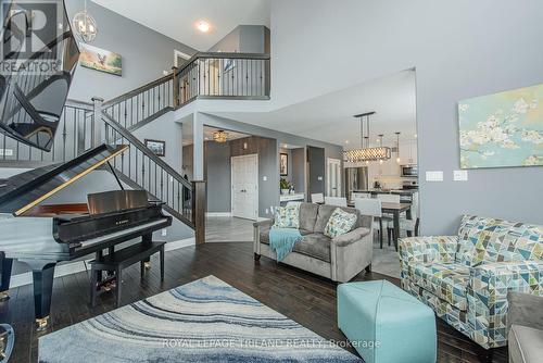 36 Brenmar Crescent, Central Elgin (Belmont), ON - Indoor Photo Showing Living Room